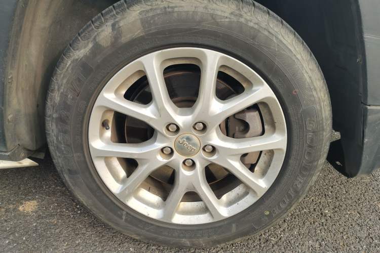 Used Jeep Cherokee 2014 2.4L Urban Edition
