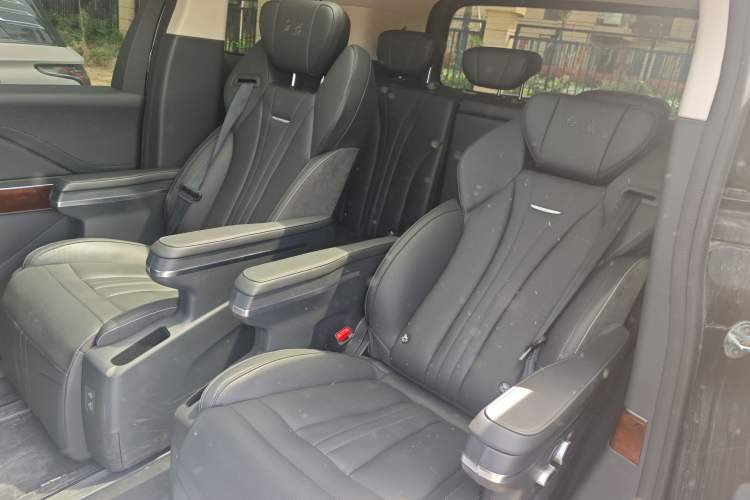 Used Hongqi HQ9 2023 2.0T Smart Connect Flagship Edition