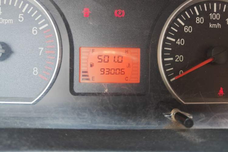 Used FORTHING Lingzhi 2014 V3 1.5L 7-Seater Standard Model II Odometer Close Up