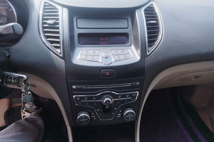 Used Bestune B50 2013 1.6L manual luxury version Audio And AC Panel