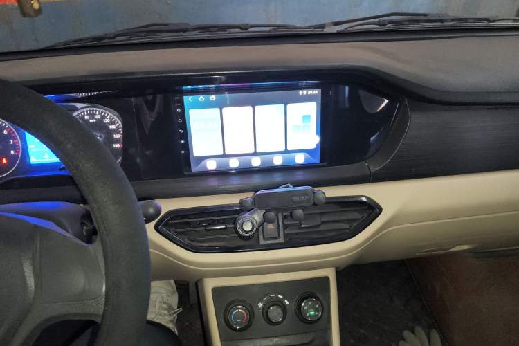 Used CHANGAN KUAYUE Xing V3 2023 1.5L Gasoline Comfort Edition 5-Seat Passenger Vehicle Audio And AC Panel