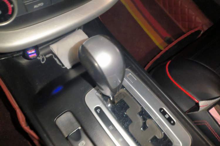 Used Bestune X80 2013 2.0L automatic luxury version
