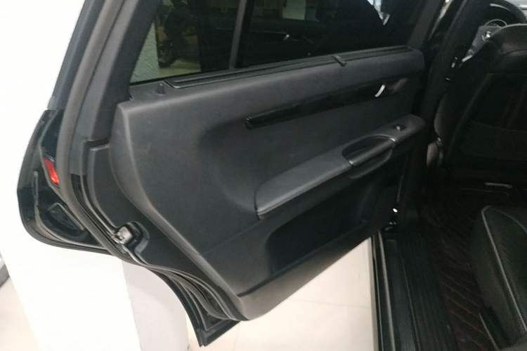 Used Mercedes-Benz R-Class 2017 R 320 4MATIC Business Edition Prestige Model
