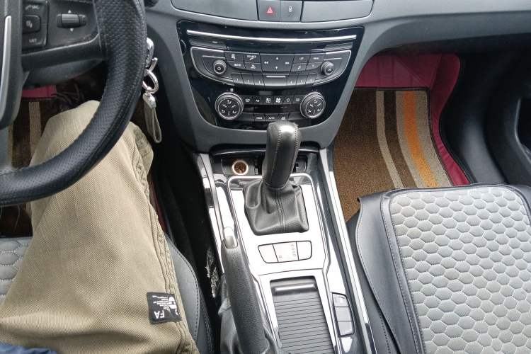 Used Peugeot 508 2015 2.0L Automatic Zhiyi Edition Gear Lever