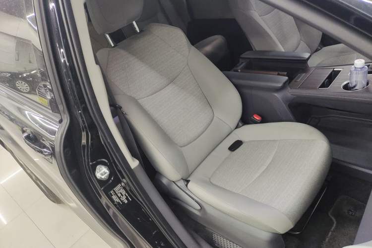 Used Toyota SIENNA 2023 2.5L Hybrid Comfort Edition