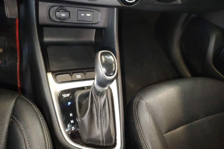 Used Hyundai Celesta 2018 1.6L Automatic GL Enjoyment Edition China VI compliant Gear Lever