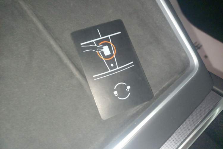 Used Tesla Model Y 2025 Rear-Wheel-Drive Version Vehicle Key