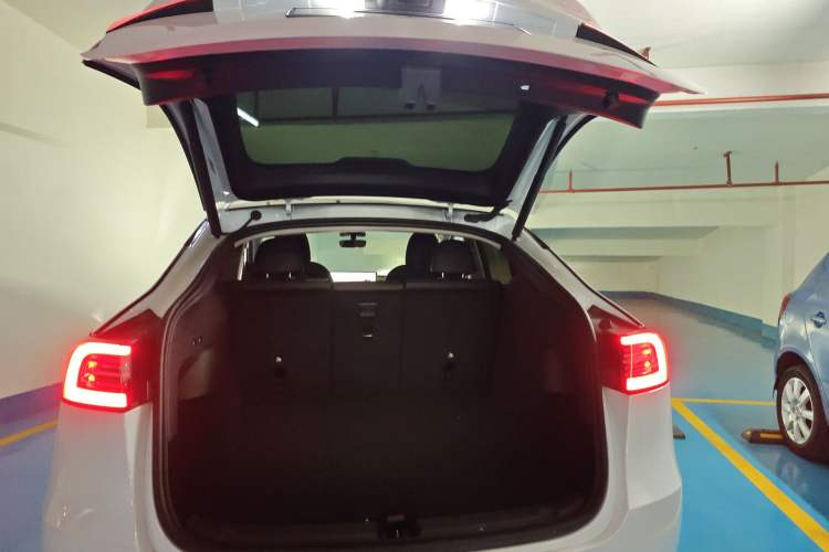 Used Tesla Model Y 2023 Rear-Wheel-Drive Version Trunk