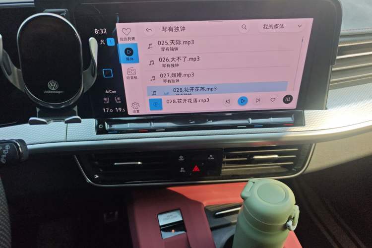 Used Volkswagen Tavendor 2024 380TSI All-Wheel-Drive R-Line Cruise Premium Edition Audio And AC Panel