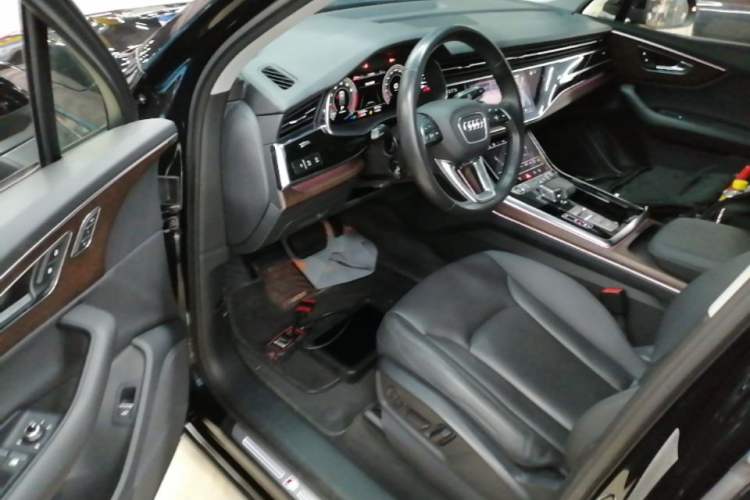 Used Audi Q7 2021 55 TFSI quattro S line Sport model
