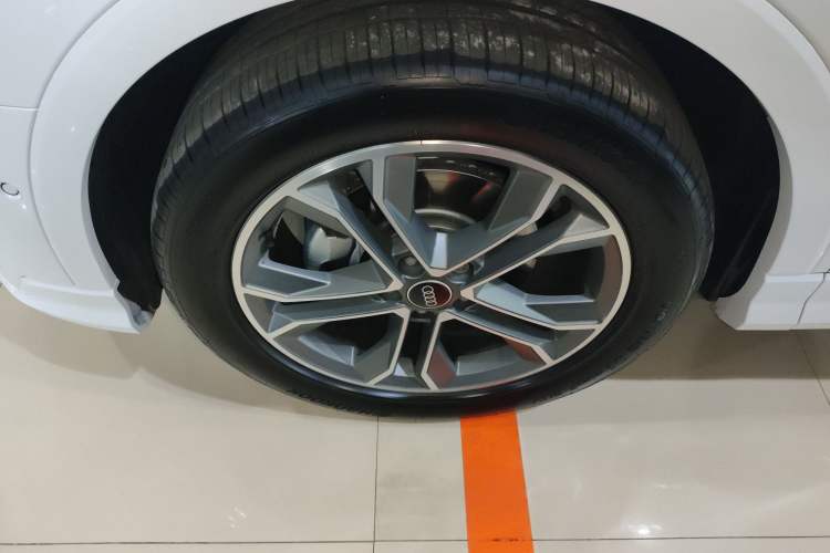 Used Audi Q3 2024 40 TFSI Fashion Dynamic Model
