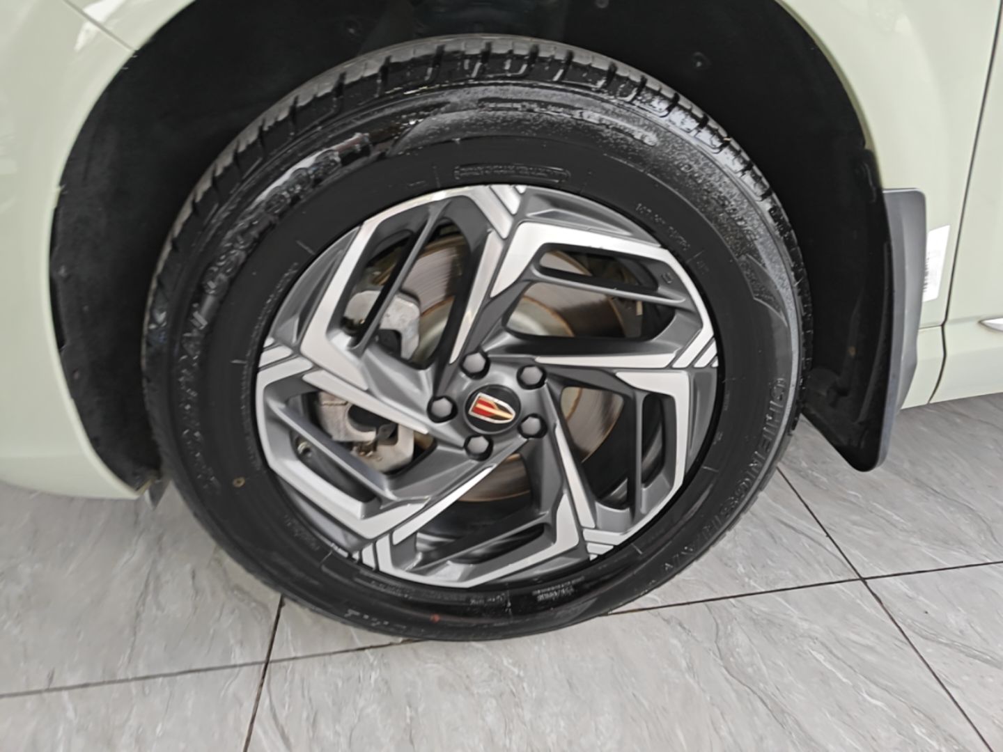 Hongqi HS3 2023 1.5T Two-Wheel Drive Shanwei Edition — снимка 10
