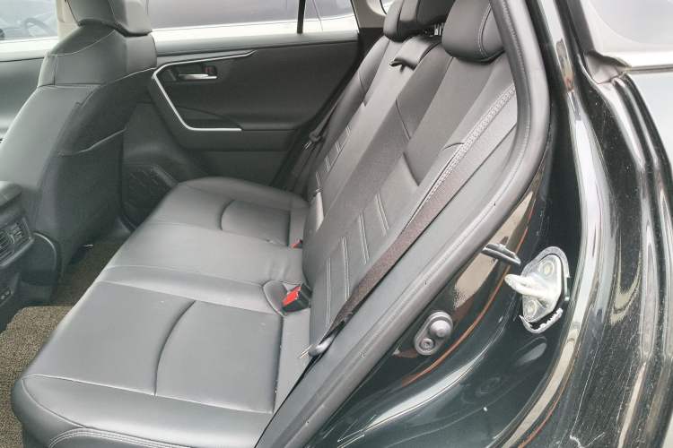 Used Toyota RAV4 2023 Dual-Engine 2.5L E-CVT Two-Wheel Drive Elite Plus Edition Left Rear Seat