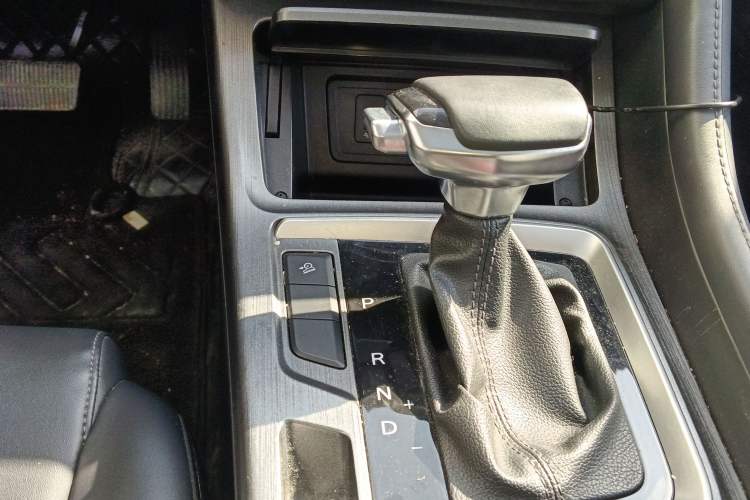 Used CHANGAN CS55PLUS 2020 1.5T Automatic Colorful Model Gear Lever