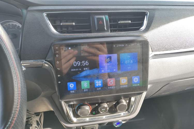 Used Jinbei Hiace X30 2023 1.5L Wealthy Van 2/5-Seater Non-Air-Conditioned Version SWC15M