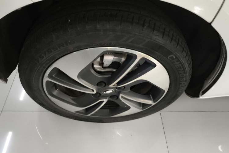 Used ORA White Cat 2020 305 km Luxury Version Right Rear Wheel Hub