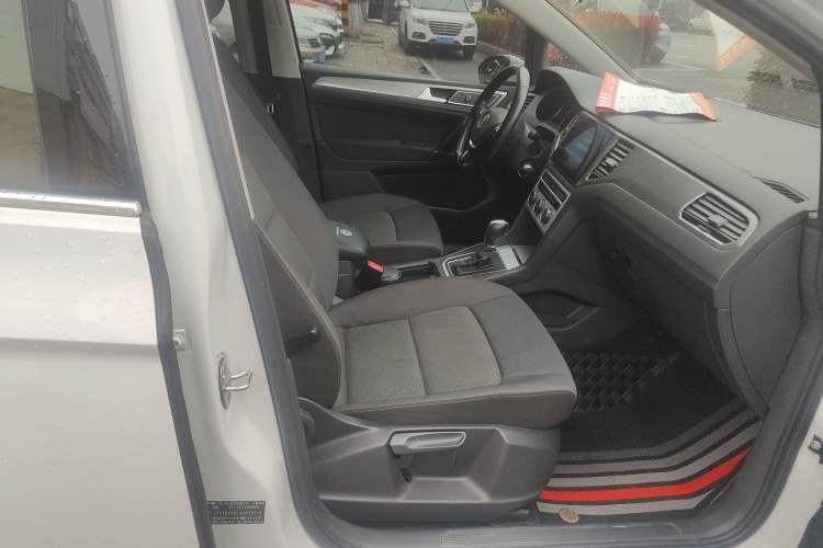 Used Volkswagen Golf Sportsvan 2016 230TSI Automatic Trend Edition
