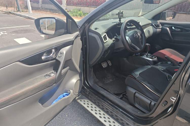 Used Nissan Qashqai 2016 2.0L CVT Elite Edition Driver Seat