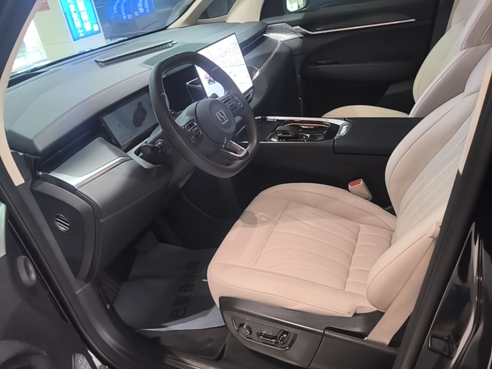 Zeekr 009 2024 GAC Trumpchi — снимка 17