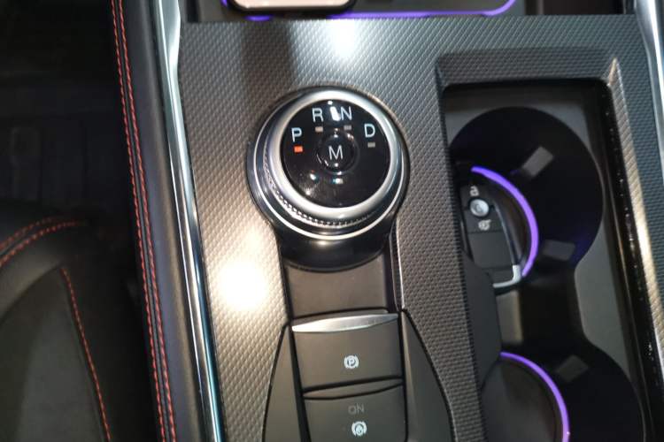 Used Ford Explorer 2023 EcoBoost 285 4x4 ST-LINE 7-Seater Gear Lever