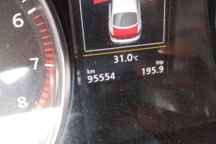 Used Volkswagen FAW-Volkswagen CC 2015 2.0 TSI Ultimate Model Odometer Close Up