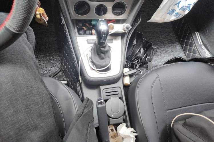 Used Volkswagen Gran Lavida 2013 1.6L Automatic Fashion Model
