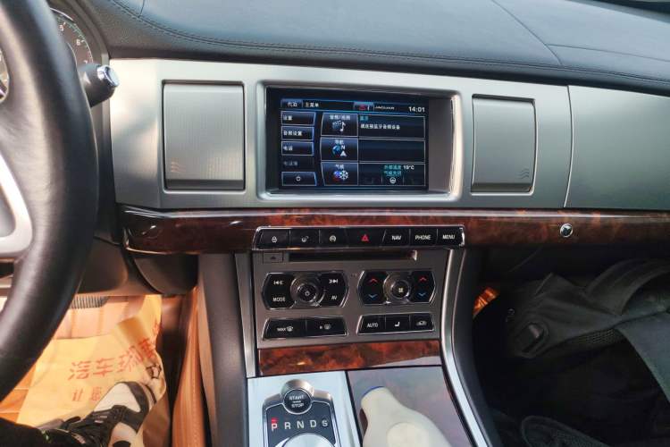 Used Jaguar XF 2015 XF 2.0T Luxury Edition Audio And AC Panel