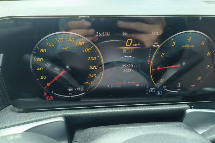 Used Mercedes-Benz GLB 2023 GLB 220 Sport Edition Odometer Close Up