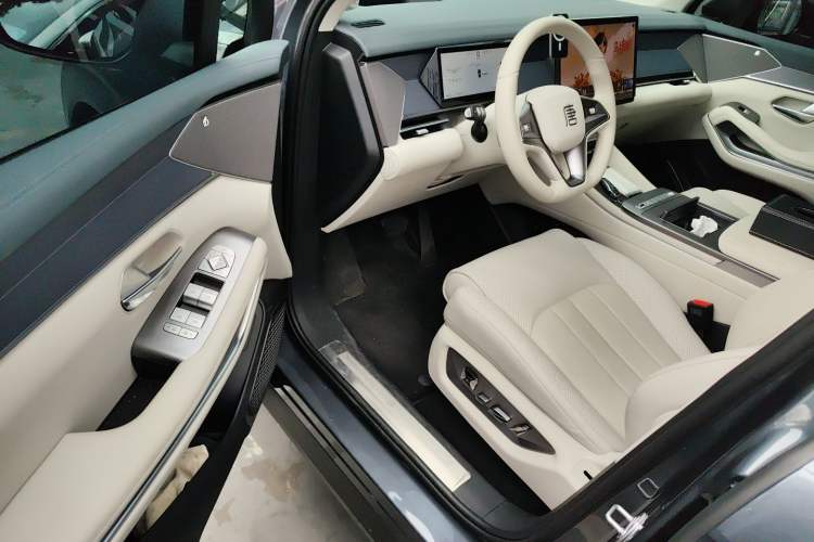 Used BYD Tang L 2025 DM 175KM Drone Player Edition Driver Seat