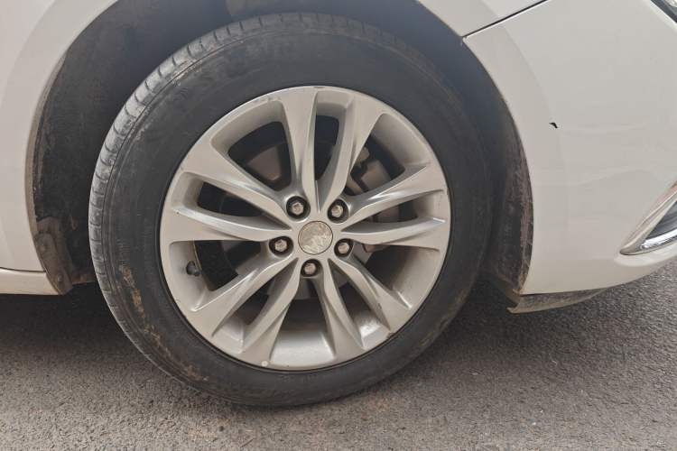 Used Buick Verano 2019 Sedan 20T Dual-Clutch Leading Model Right Front Wheel Hub