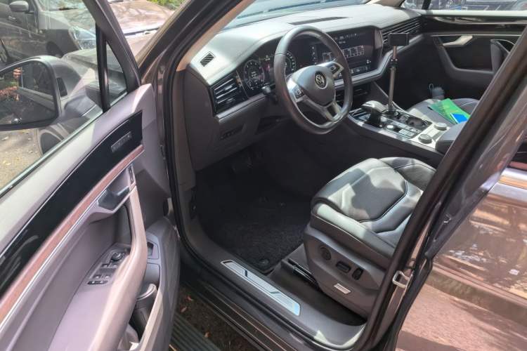 Used Volkswagen Touareg 2020 3.0 TSI Luxury Edition China VI Driver Seat