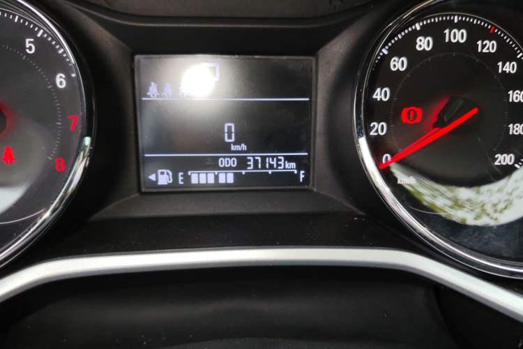 Used Chevrolet Cavalier 2020 325T Automatic Enjoyment Edition Odometer Close Up