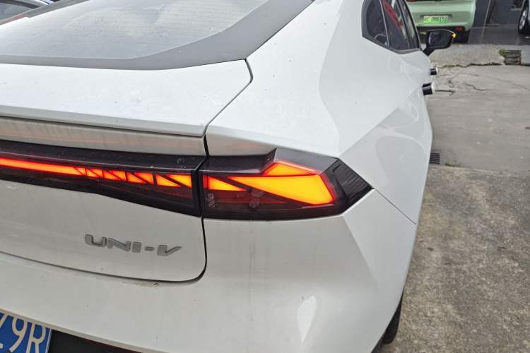 Used CHANGAN UNI-V 2023 1.5T Prestige Model