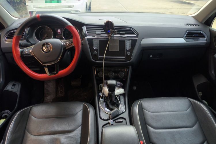 Used Volkswagen Tiguan L 2017 330TSI Automatic Two-Wheel Drive Flagship Edition Center Console