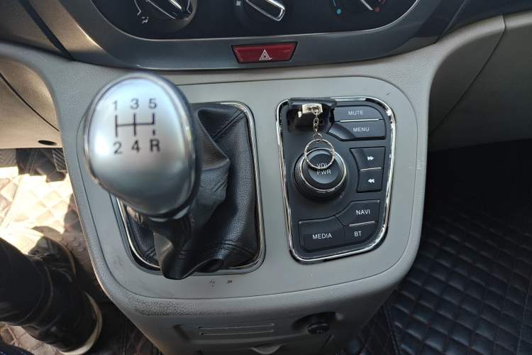 Used JAC Refine M3 2019 IKEA Edition 1.6L Luxury Smart Model Gear Lever