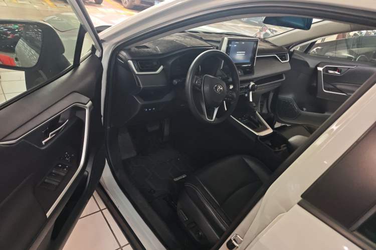 Used Toyota RAV4 2020 2.0L CVT Two-Wheel Drive Fashion Edition Driver Seat