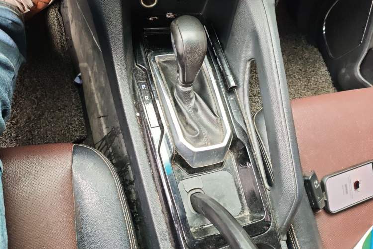 Used JMC Yusheng S350 2016 2.0T Automatic Two-Wheel Drive Gasoline Luxury Edition 5 Seats