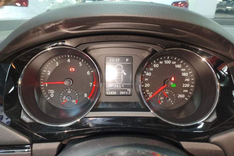 Used Volkswagen Sagitar 2016 280TSI Automatic R-Line Instrument Cluster