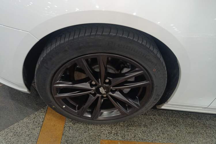 Used Cadillac CT4 2022 28T Luxury Edition Left Front Wheel Hub