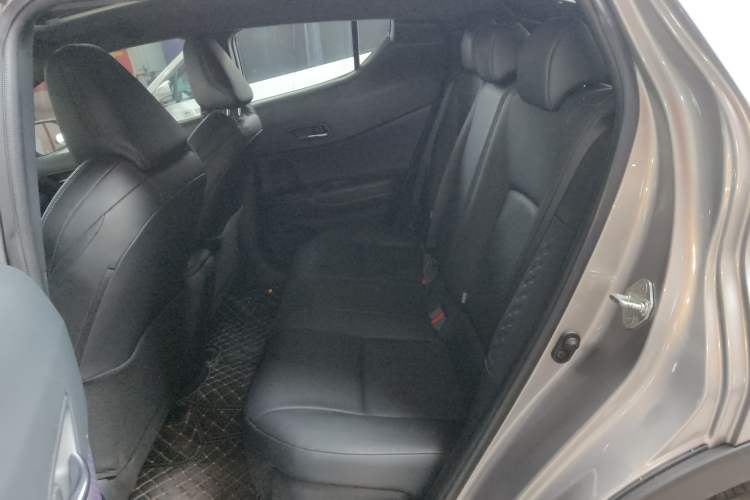 Used Toyota IZOA 2018 2.0L Yichi Version China VI Standard
