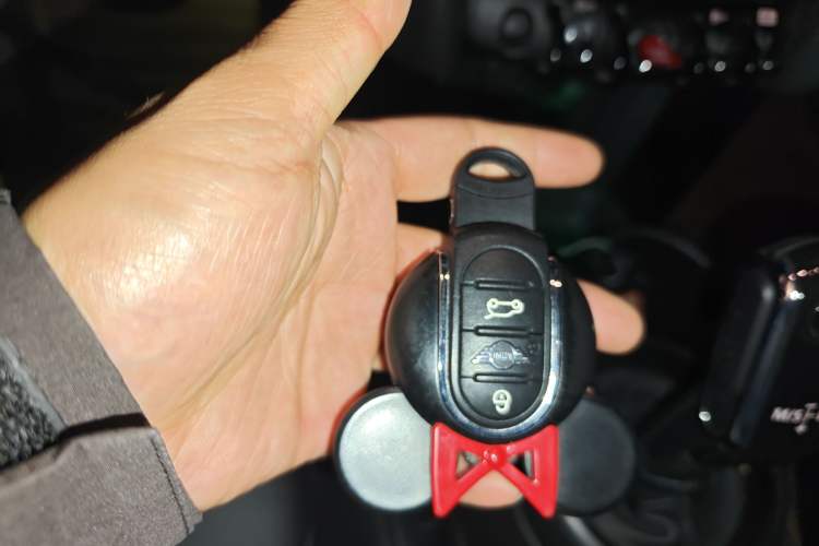 Used MINI 2018 1.5T COOPER Classic Edition Five-Door Version Vehicle Key