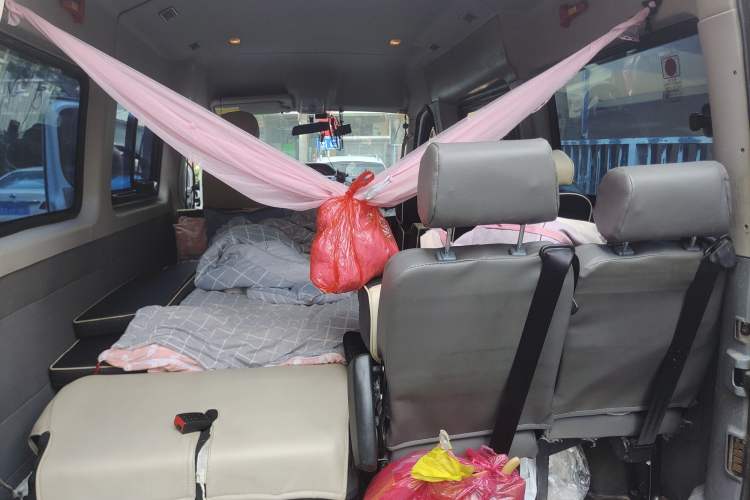 Used SAIC MAXUS Xintu V80 2021 2.0T PLUS Manual All-Around King Short Wheelbase Mid-Roof Variant—5/6/7/8/9-Seater
