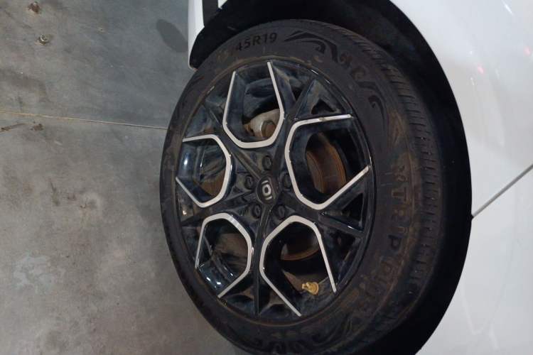 Used CHANGAN NEVO A07 2024 All-Electric "True Fragrance" Edition 710 Flagship Model Right Rear Wheel Hub