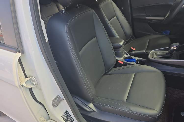 Used Ford Escort 2019 Revised 1.5L Automatic ZhiXiang Version (Tire Pressure Monitoring) China VI Standard Right Front Seat