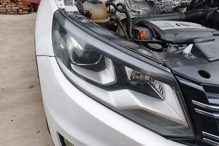 Used Volkswagen Tiguan 2013 1.8TSI Automatic Two-Wheel Drive Luxury Model Right Front Headlight