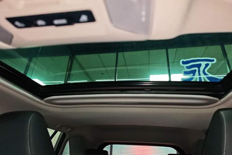 Used Toyota RAV4 2022 2.0L CVT Two-Wheel Drive Fashion Plus Edition Headliner