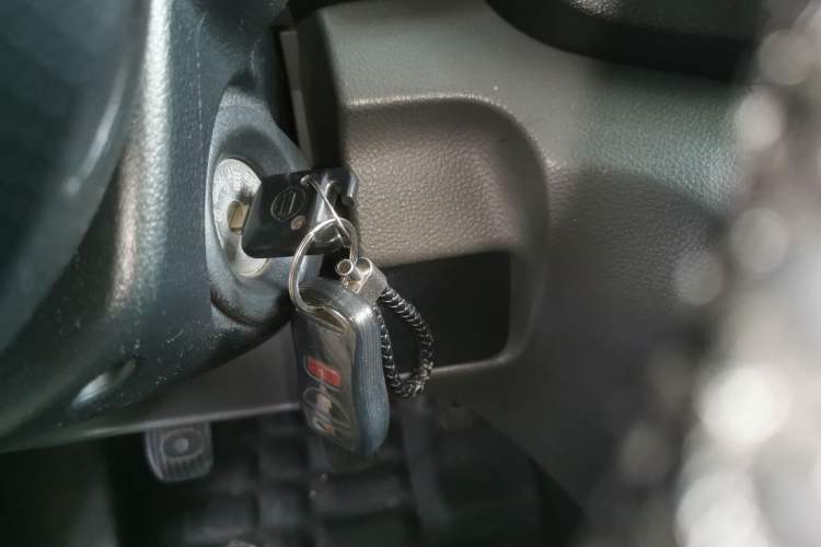 Used Nissan NV200 2013 1.6L Luxury Model China IV Standard Vehicle Key