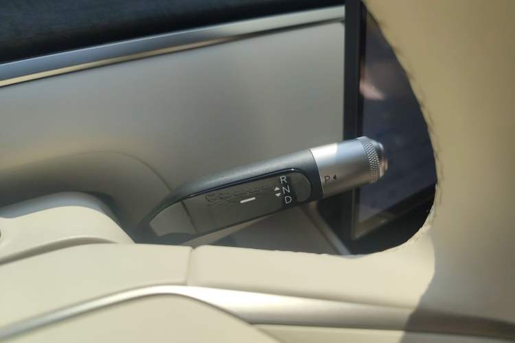 Used ONVO Luxeed L90 2025 Model—Ultra Six-Seater Version