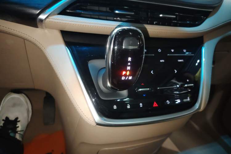 Used Buick GL8 2021 ES Land Cruiser 653T Luxury Edition