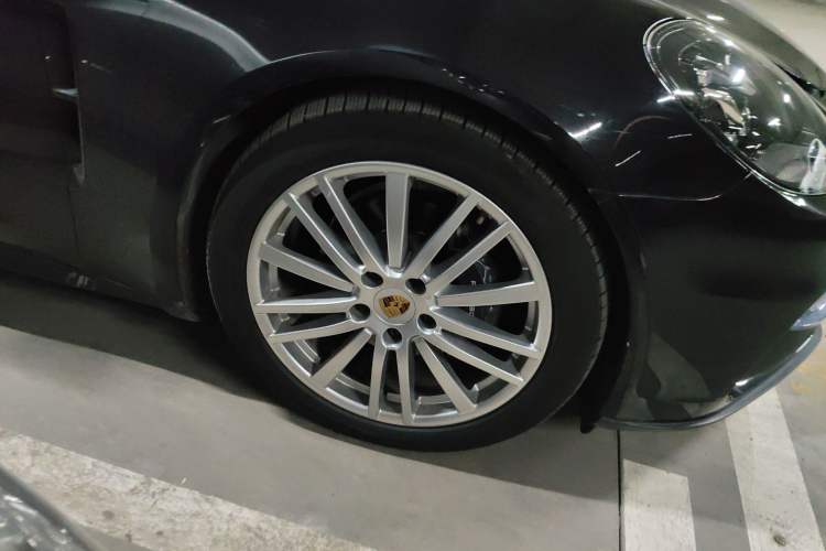 Used Porsche Panamera 2019 Panamera 2.9T Right Front Wheel Hub